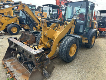 Chargeuse sur pneus CATERPILLAR 906M