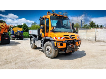 Véhicule de voirie/ Spécial UNIMOG