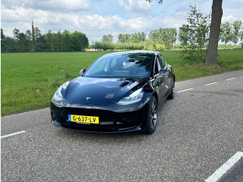 Berline Tesla Model 3: photos 3
