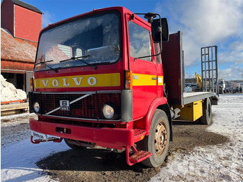 Camion porte-voitures VOLVO