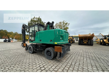 Pelle de manutention CATERPILLAR MH3024