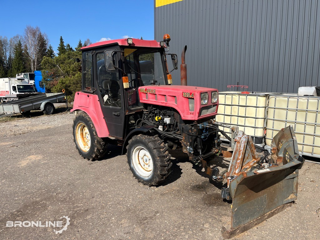 2016 Belarus 320.4 Tractor + Snow plow - Tracteur agricole, Lame à neige: photos 2 2016 Belarus 320.4 Tractor + Snow plow - Tracteur agricole, Lame à neige: photos 2