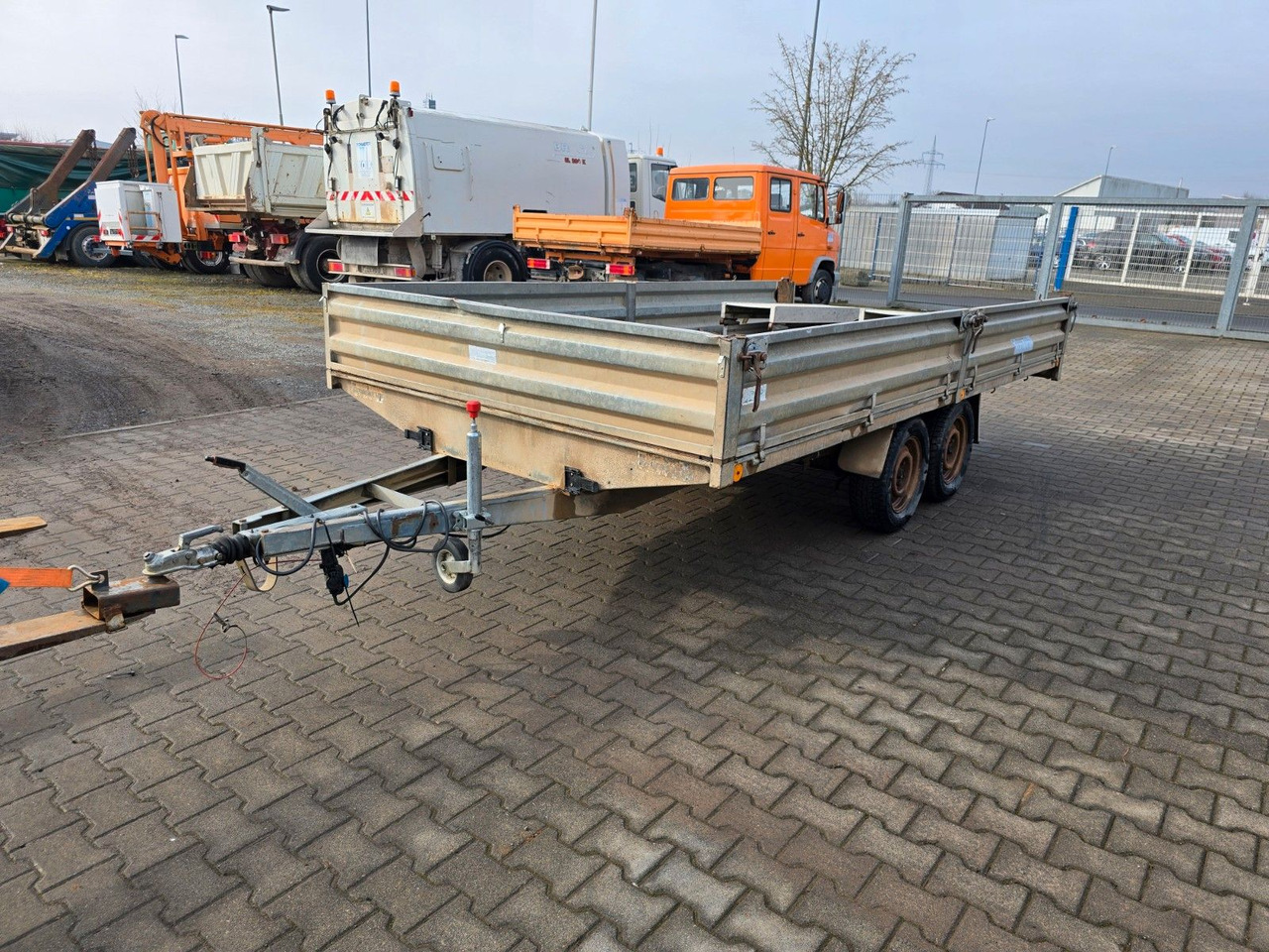 Brenderup Anhänger 2000 GB Bagger L/B/H 4270 x 2050 x 400 - Remorque voiture: photos 1 Brenderup Anhänger 2000 GB Bagger L/B/H 4270 x 2050 x 400 - Remorque voiture: photos 1