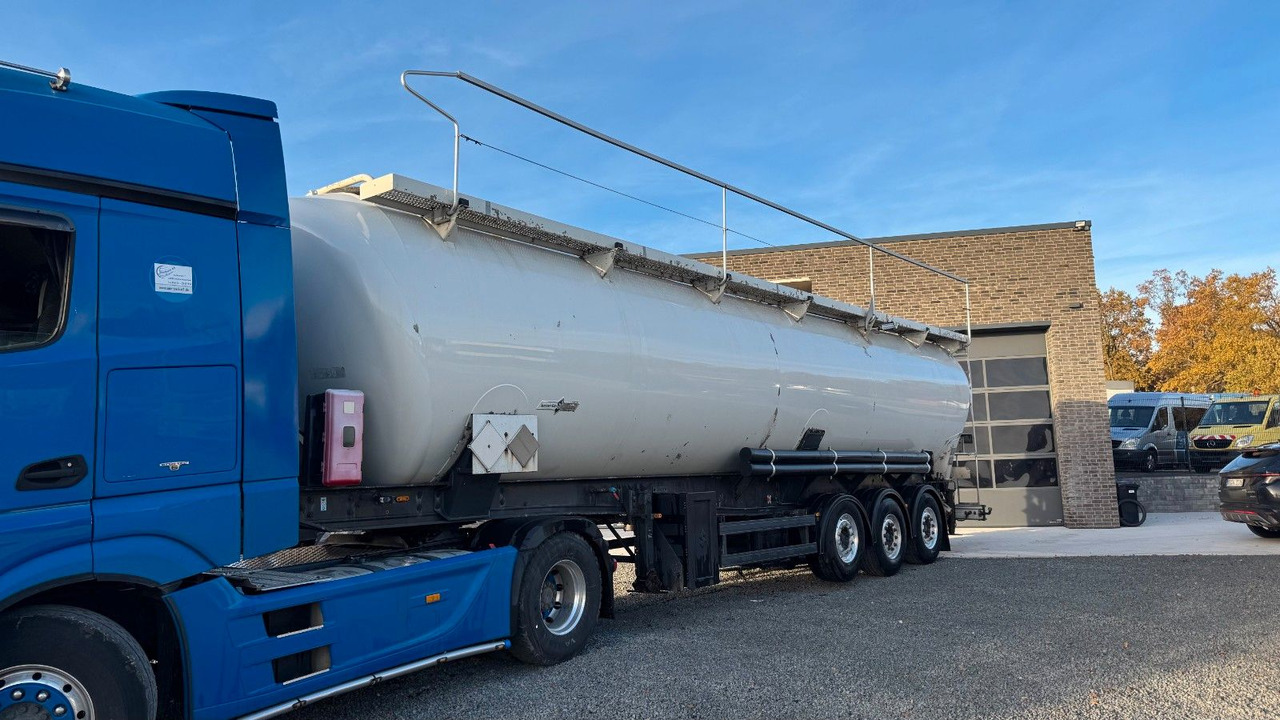 Spitzer SK 2760 CAL GGVS 60m³ Kippsilo - Citerne pulvérulente: photos 1 Spitzer SK 2760 CAL GGVS 60m³ Kippsilo - Citerne pulvérulente: photos 1