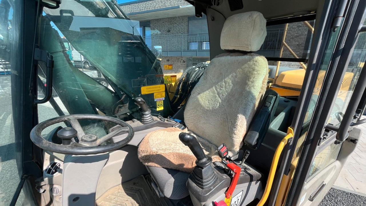 Volvo EW180D 20500 Kg Verstellausleger OilQuick - Pelle sur pneus: photos 5 Volvo EW180D 20500 Kg Verstellausleger OilQuick - Pelle sur pneus: photos 5