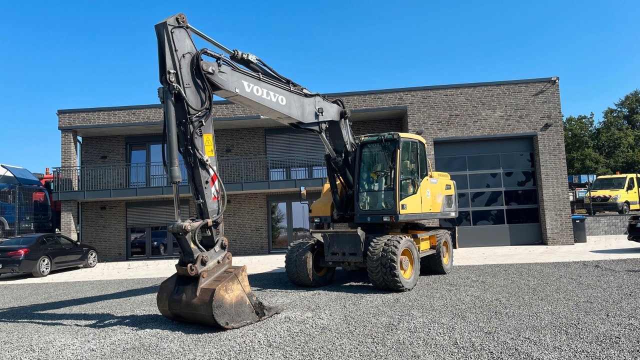 Volvo EW180D 20500 Kg Verstellausleger OilQuick - Pelle sur pneus: photos 1 Volvo EW180D 20500 Kg Verstellausleger OilQuick - Pelle sur pneus: photos 1