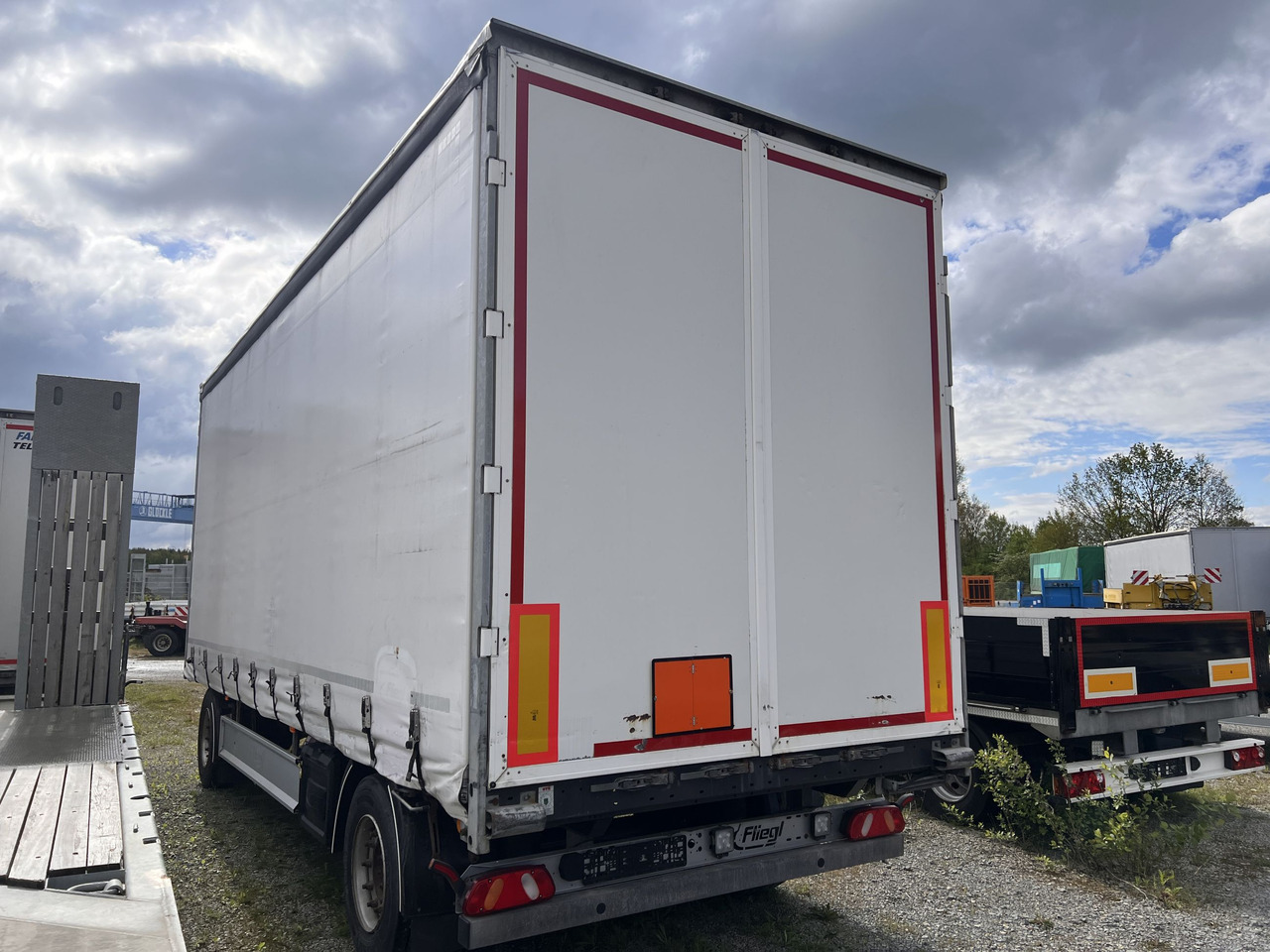 KRONE 2 Achs 2 Achs Jumbo- Planen, Mega, durchladbar - Remorque rideaux coulissants: photos 5 KRONE 2 Achs 2 Achs Jumbo- Planen, Mega, durchladbar - Remorque rideaux coulissants: photos 5