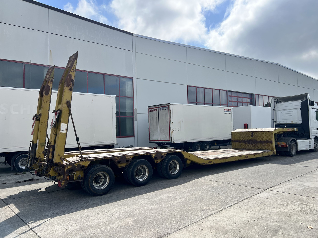 LANGENDORF SATBUE 30/38 3 Achs Tiefbett- Satteltieflader - Semi-remorque surbaissé: photos 5 LANGENDORF SATBUE 30/38 3 Achs Tiefbett- Satteltieflader - Semi-remorque surbaissé: photos 5