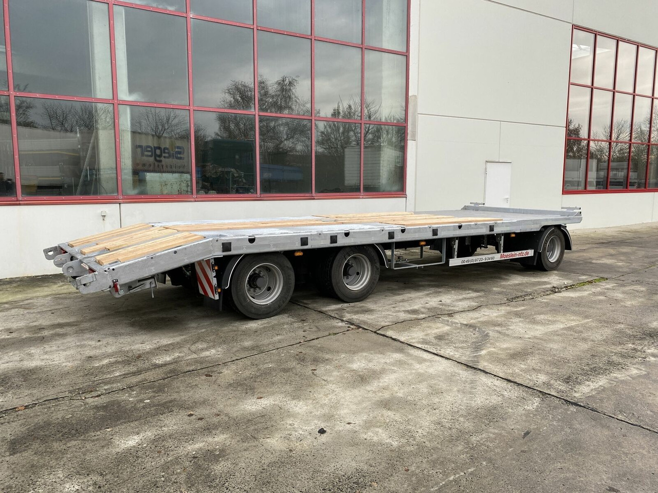Möslein 3 Achs Tieflader gerader Ladefläche 8,10 m,Neuf - Remorque porte-engin surbaissée: photos 5 Möslein 3 Achs Tieflader gerader Ladefläche 8,10 m,Neuf - Remorque porte-engin surbaissée: photos 5