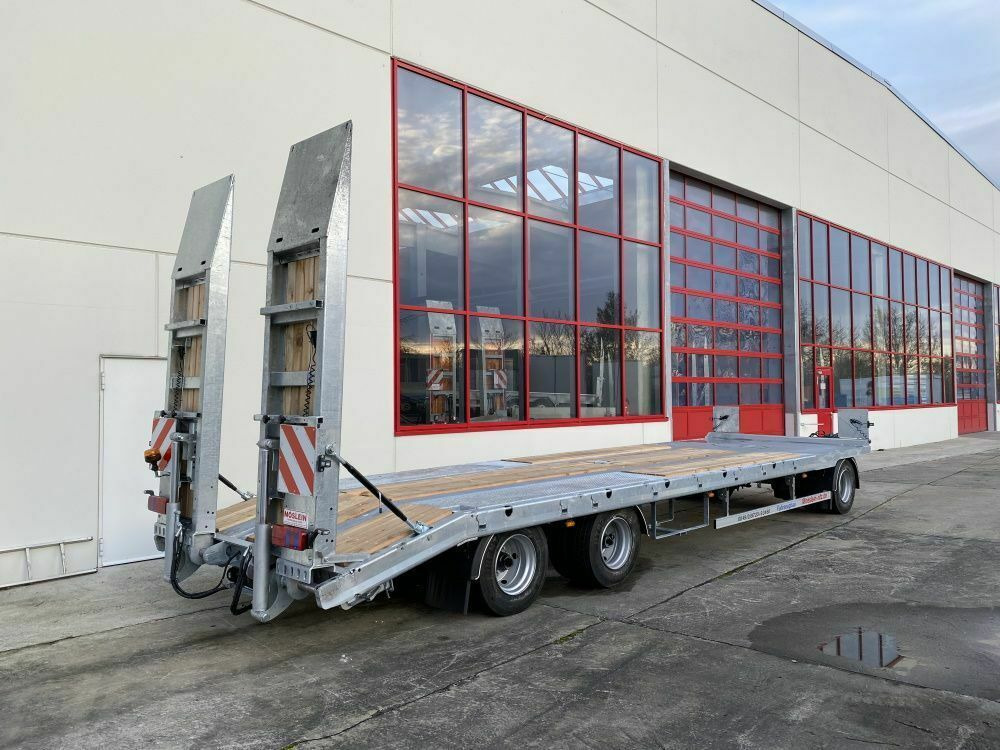 Möslein 3 Achs Tieflader mit gerader Ladefläche 8,10 m, - Remorque porte-engin surbaissée: photos 3 Möslein 3 Achs Tieflader mit gerader Ladefläche 8,10 m, - Remorque porte-engin surbaissée: photos 3