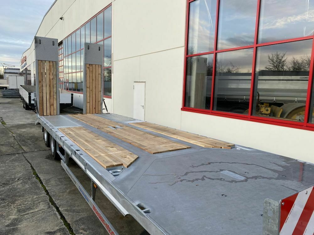 Möslein 3 Achs Tieflader mit gerader Ladefläche 9 m, Ne - Remorque porte-engin surbaissée: photos 2 Möslein 3 Achs Tieflader mit gerader Ladefläche 9 m, Ne - Remorque porte-engin surbaissée: photos 2
