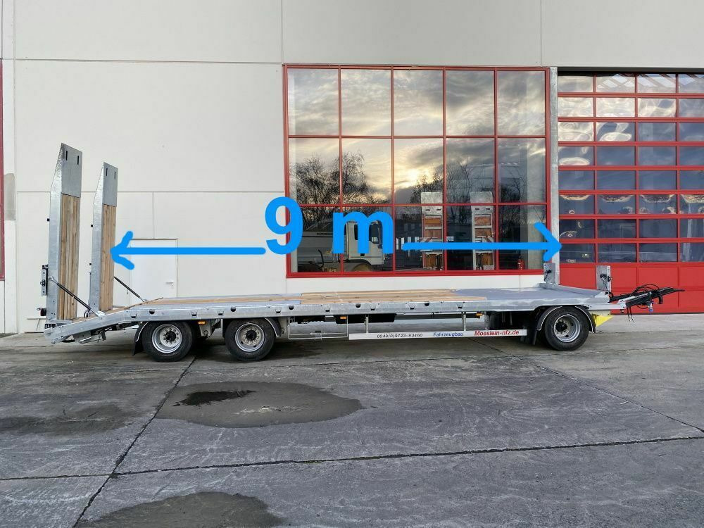 Möslein 3 Achs Tieflader mit gerader Ladefläche 9 m, Ne - Remorque porte-engin surbaissée: photos 1 Möslein 3 Achs Tieflader mit gerader Ladefläche 9 m, Ne - Remorque porte-engin surbaissée: photos 1