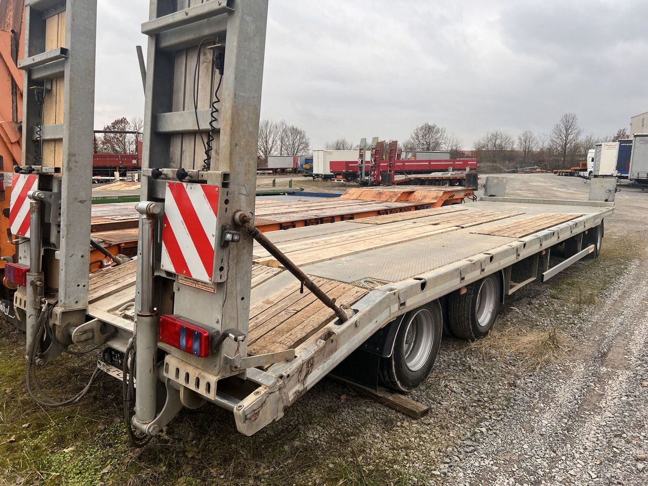 Möslein 3 Achs Tiefladeranhänger 9 m Ladefläche - Remorque porte-engin surbaissée: photos 3 Möslein 3 Achs Tiefladeranhänger 9 m Ladefläche - Remorque porte-engin surbaissée: photos 3