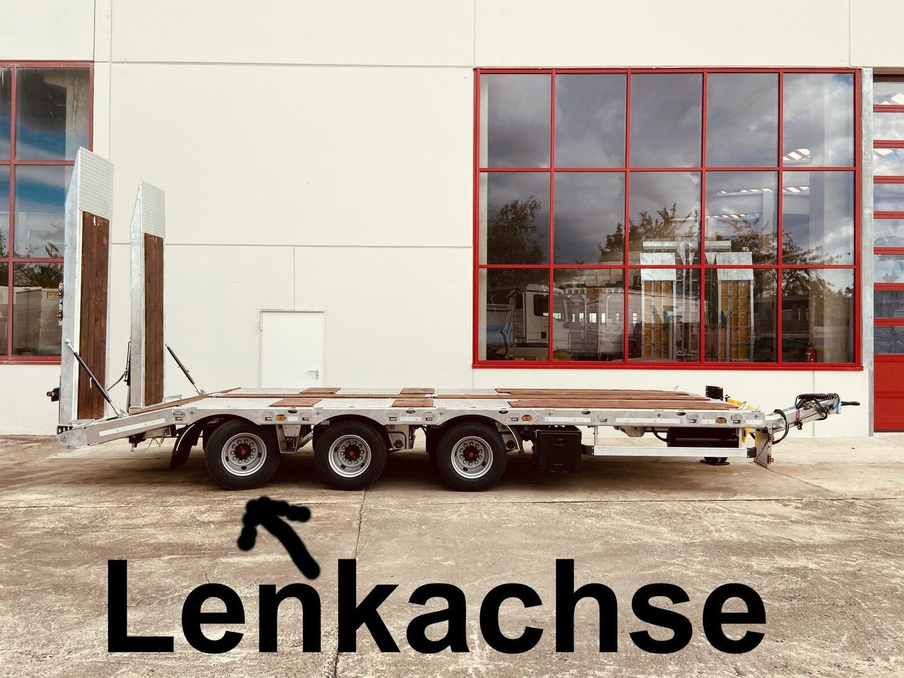 Möslein 31 t Tridem- Tieflader 3 Achs, 8 m LadeflächeNe - Remorque porte-engin surbaissée: photos 2 Möslein 31 t Tridem- Tieflader 3 Achs, 8 m LadeflächeNe - Remorque porte-engin surbaissée: photos 2