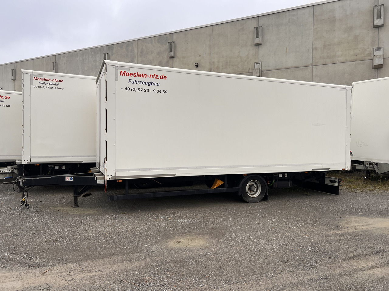 Möslein EK 1- D 7,3 1 Achs Kofferanhänger Durchladen7,08 m lang - Remorque fourgon: photos 1 Möslein EK 1- D 7,3 1 Achs Kofferanhänger Durchladen7,08 m lang - Remorque fourgon: photos 1