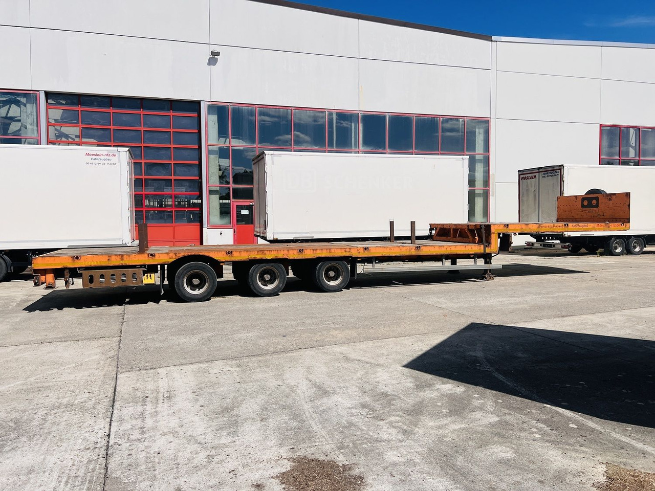 Möslein STO 3 Schwebheim 3 Achs Satteltieflader Plato 45 t GGfür Fertigteile, Baumaschinen oder Container - Semi-remorque surbaissé: photos 1 Möslein STO 3 Schwebheim 3 Achs Satteltieflader Plato 45 t GGfür Fertigteile, Baumaschinen oder Container - Semi-remorque surbaissé: photos 1