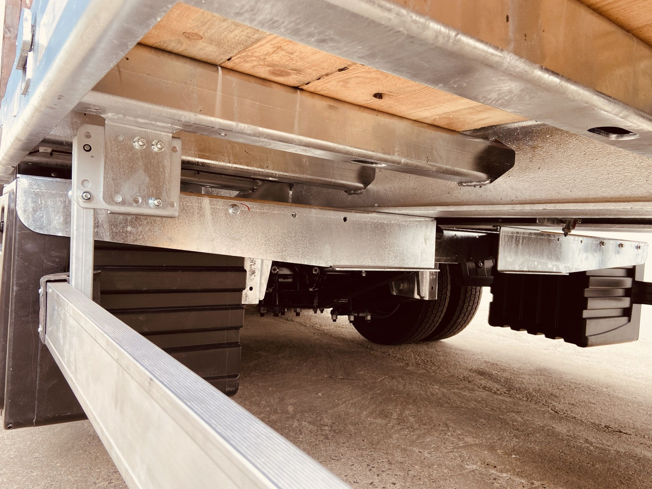 Möslein TT 31  31 t GG Tridem- Tieflader 3 Achs, gelenktNeufahrzeug - Remorque porte-engin surbaissée: photos 2 Möslein TT 31  31 t GG Tridem- Tieflader 3 Achs, gelenktNeufahrzeug - Remorque porte-engin surbaissée: photos 2