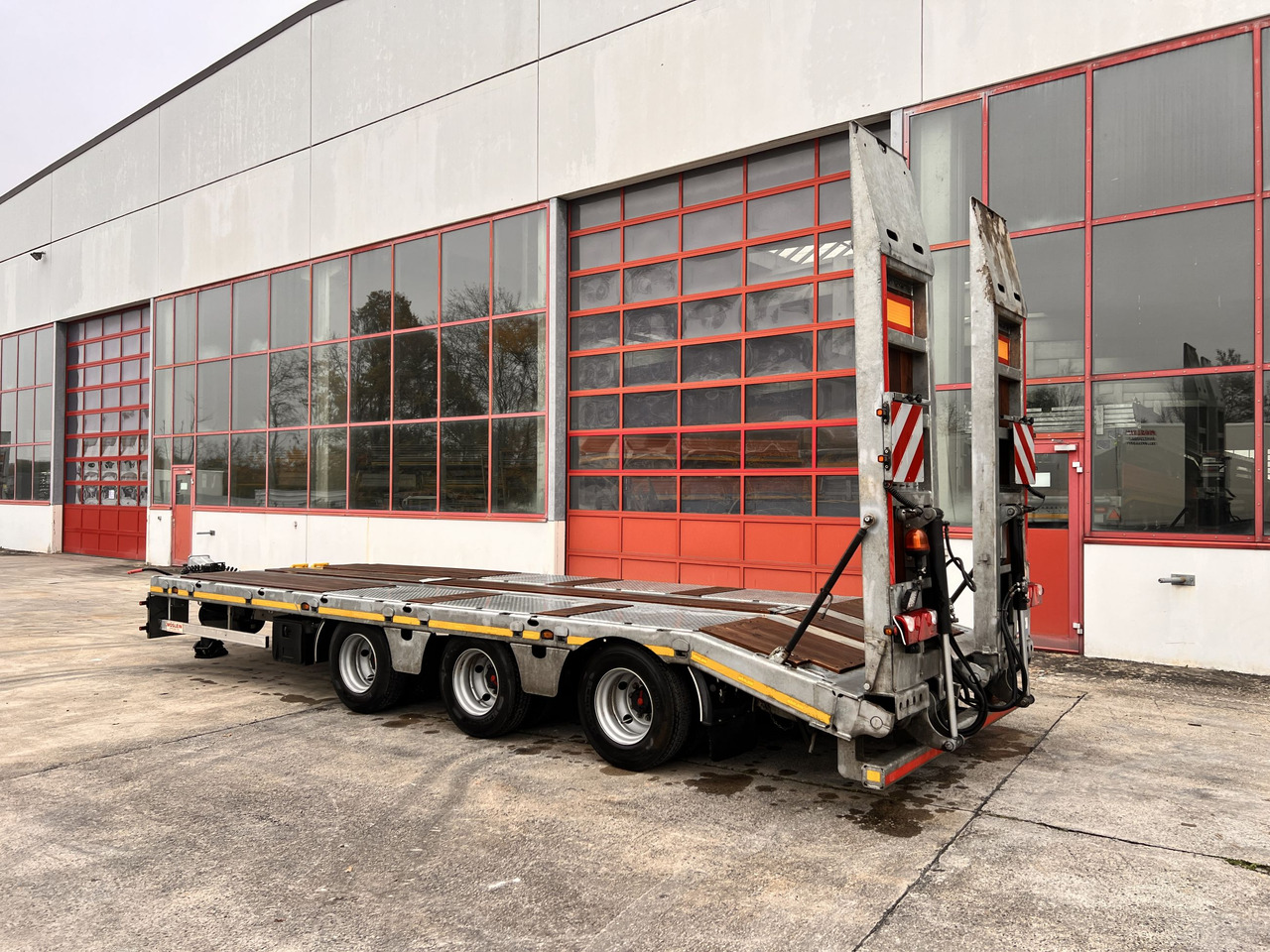 Möslein TTA33 Schwebheim 31 t Tridemtieflader gelenkt, Neuwertig - Remorque porte-engin surbaissée: photos 2 Möslein TTA33 Schwebheim 31 t Tridemtieflader gelenkt, Neuwertig - Remorque porte-engin surbaissée: photos 2