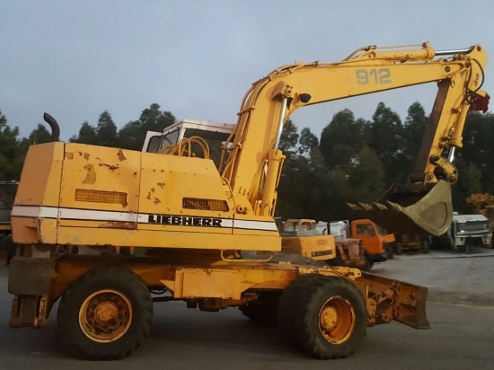 LIEBHERR A 912 - Pelle sur pneus: photos 2 LIEBHERR A 912 - Pelle sur pneus: photos 2
