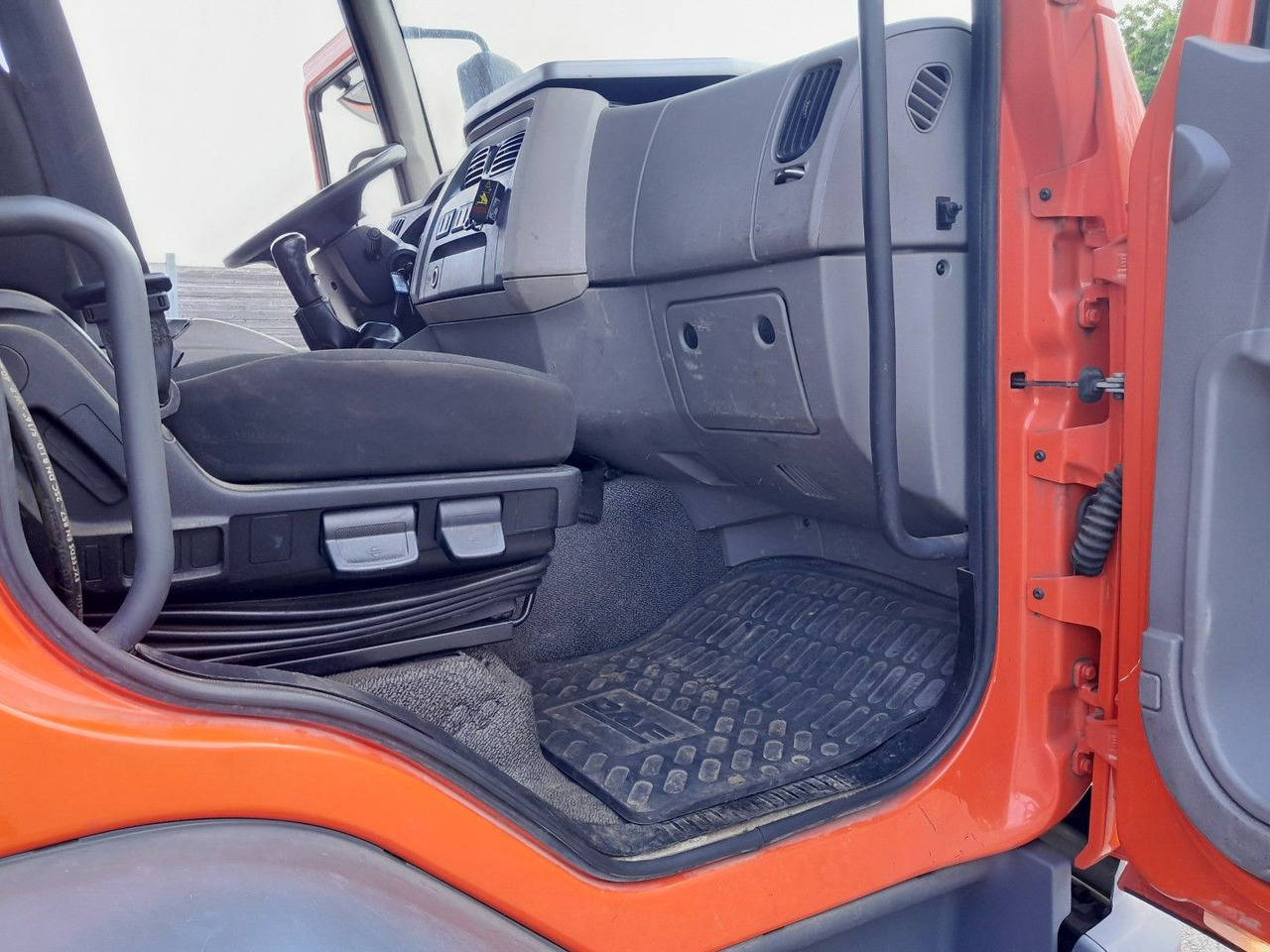 DAF FA LF 320 19t Fassi Kran - Camion plateau, Camion grue: photos 5 DAF FA LF 320 19t Fassi Kran - Camion plateau, Camion grue: photos 5