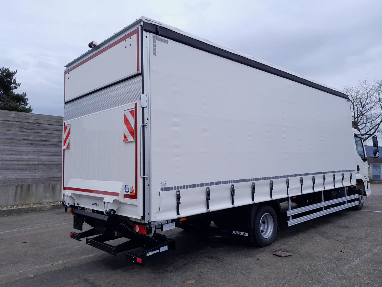 DAF FA XB 230 12t Junge Curtainsider - Camion à rideaux coulissants: photos 3 DAF FA XB 230 12t Junge Curtainsider - Camion à rideaux coulissants: photos 3