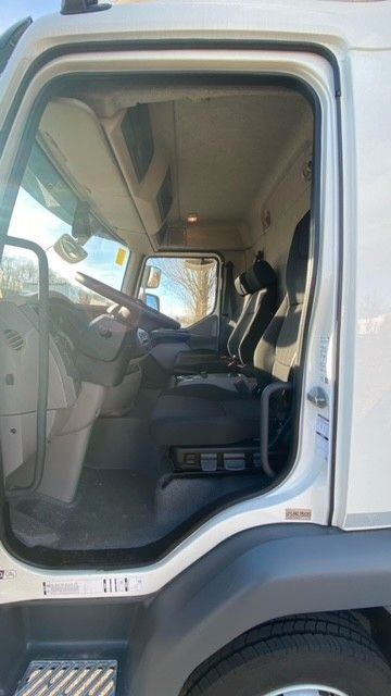 DAF LF 210 8t Pritsche-Plane LBW Tageszulassung DAF FA LF 210 08t Spier Pritsche-Plane - Camion à rideaux coulissants: photos 5 DAF LF 210 8t Pritsche-Plane LBW Tageszulassung DAF FA LF 210 08t Spier Pritsche-Plane - Camion à rideaux coulissants: photos 5