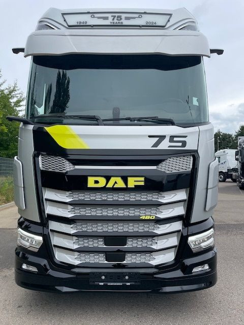 DAF XG+ 480 FT 75 Jahre DAF Edition "Limitiert" DAF XG+ 480 FT 75 Jahre DAF Edition - Tracteur routier: photos 4 DAF XG+ 480 FT 75 Jahre DAF Edition "Limitiert" DAF XG+ 480 FT 75 Jahre DAF Edition - Tracteur routier: photos 4