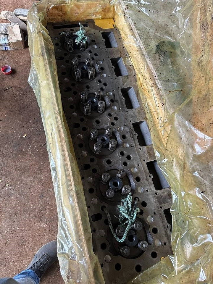 CAT 0R2181 0R-2181 cylinder head - Moteur pour Engins de chantier: photos 3 CAT 0R2181 0R-2181 cylinder head - Moteur pour Engins de chantier: photos 3