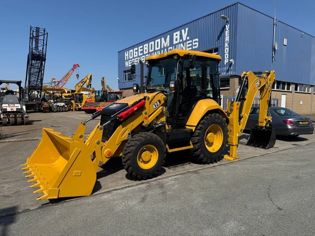 CAT 424 4X4 HAMMER LINE ( UNUSED ) - Tractopelle: photos 1 CAT 424 4X4 HAMMER LINE ( UNUSED ) - Tractopelle: photos 1