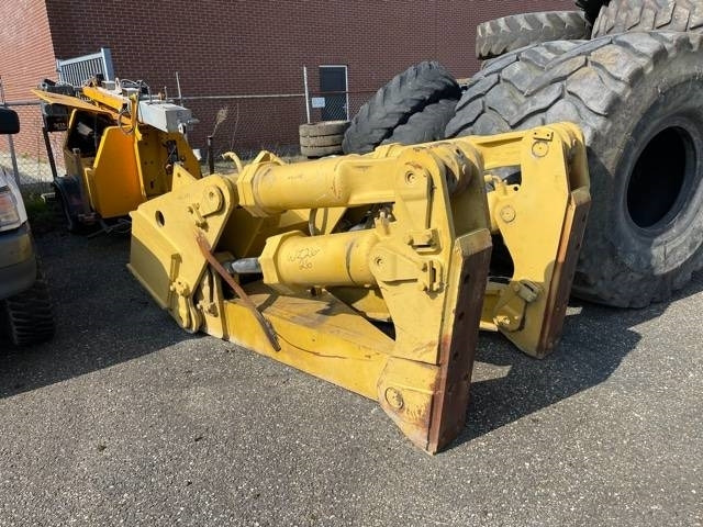CAT D 8 R Ripper - Ripper pour Engins de chantier: photos 1 CAT D 8 R Ripper - Ripper pour Engins de chantier: photos 1