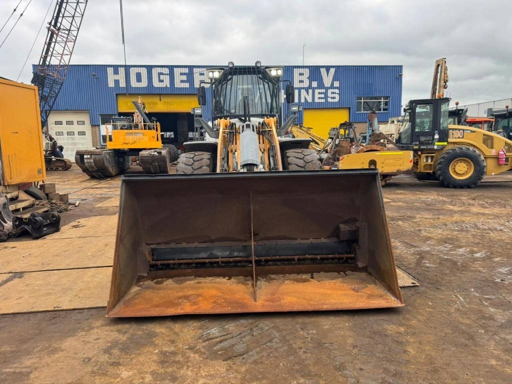 Liebherr L556  - Chargeuse sur pneus: photos 3 Liebherr L556  - Chargeuse sur pneus: photos 3