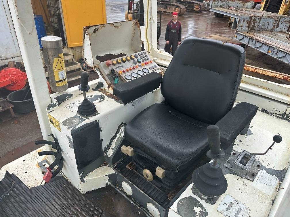 Poseur de canalisations Liebherr RL 22 B: photos 9