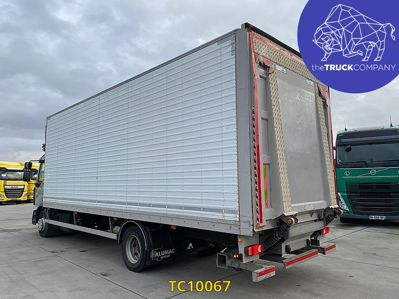 Renault Midlum 240 - Camion fourgon: photos 2 Renault Midlum 240 - Camion fourgon: photos 2