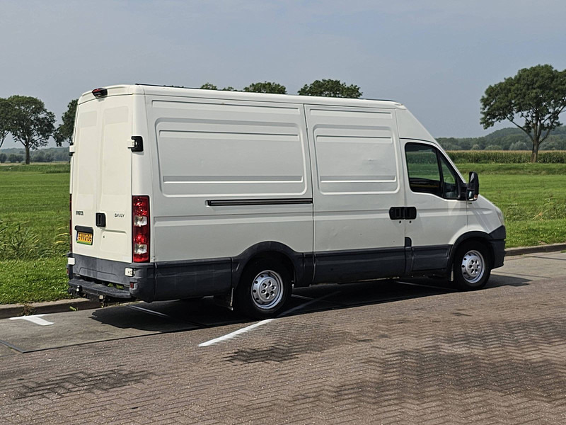 Iveco Daily 35S21 L2H2 Airco 3.0L 204p - Fourgon utilitaire: photos 3 Iveco Daily 35S21 L2H2 Airco 3.0L 204p - Fourgon utilitaire: photos 3