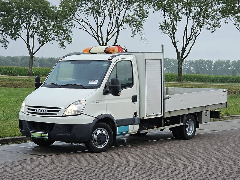 Iveco Daily 40C15 XL FASSI laadkraan - Utilitaire plateau: photos 2 Iveco Daily 40C15 XL FASSI laadkraan - Utilitaire plateau: photos 2