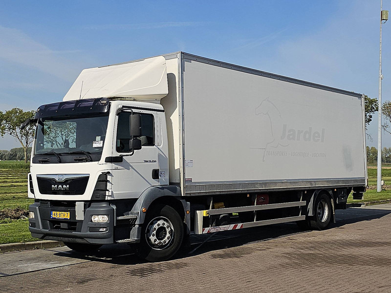 MAN 15.250 TGM - Camion fourgon: photos 2 MAN 15.250 TGM - Camion fourgon: photos 2