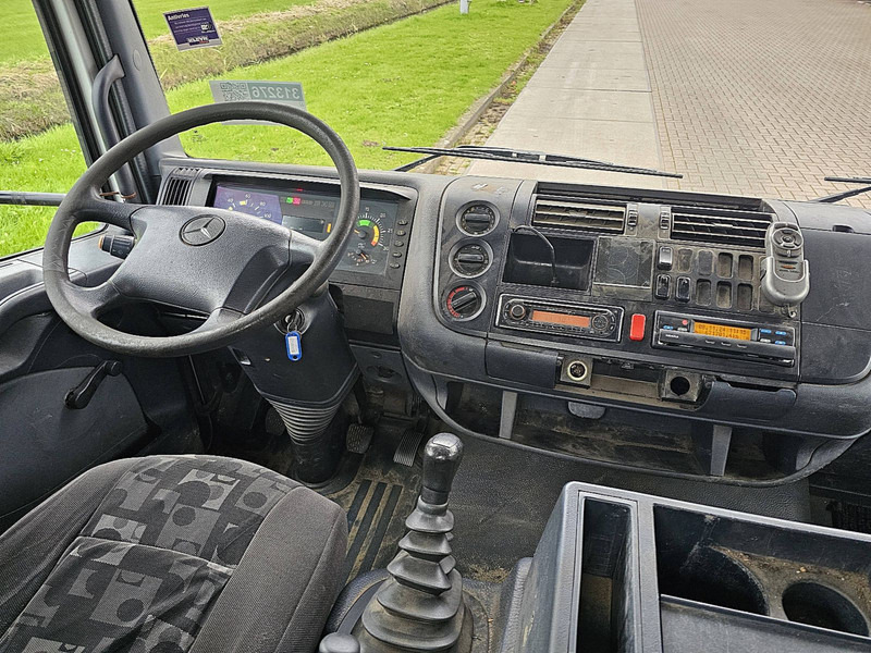 Photo d'intérieur 1: Camion plateau Mercedes-Benz ATEGO 815
