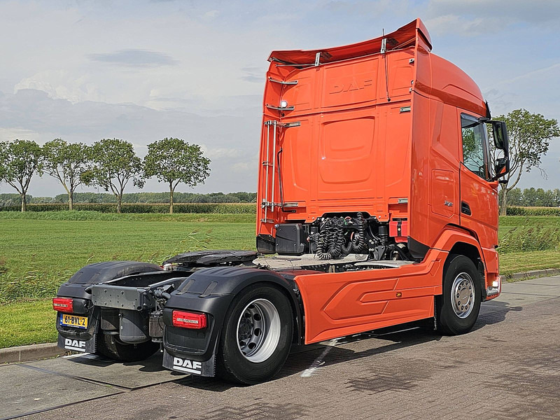DAF XF 450 NGD SKIRTS 156TKM - Tracteur routier: photos 3 DAF XF 450 NGD SKIRTS 156TKM - Tracteur routier: photos 3
