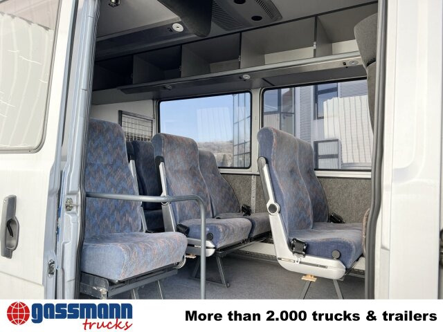 Mercedes-Benz 711 D-KA 4x2, Standklima, 11-Sitze, 2 x on stock - Minibus, Transport de personnes: photos 4 Mercedes-Benz 711 D-KA 4x2, Standklima, 11-Sitze, 2 x on stock - Minibus, Transport de personnes: photos 4