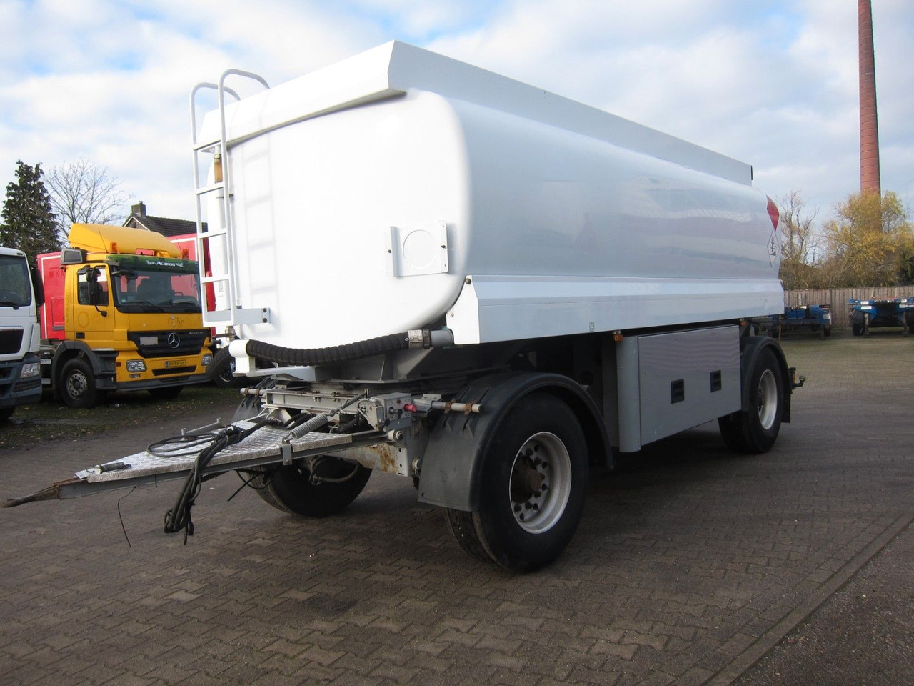 Lindner & Fischer 18400ltr 3 Kammern Oben-Unten - Remorque citerne: photos 3 Lindner & Fischer 18400ltr 3 Kammern Oben-Unten - Remorque citerne: photos 3