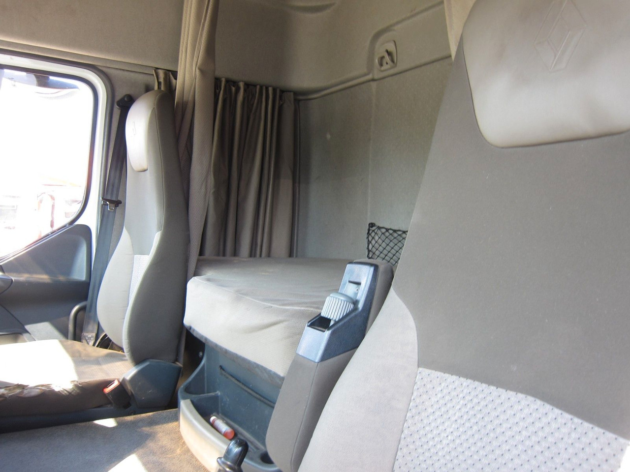 Renault Premium 440 DXI Steel/Air 623000km Belgian Truck en crédit-bail Renault Premium 440 DXI Steel/Air 623000km Belgian Truck: photos 11 Renault Premium 440 DXI Steel/Air 623000km Belgian Truck en crédit-bail Renault Premium 440 DXI Steel/Air 623000km Belgian Truck: photos 11