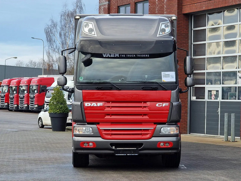 DAF CF 360 SpaceCab 6x2*4 - Menke Janzen Livestock 1 deck 20.78M2 - Steering axle - Euro 5 - Camion bétaillère: photos 3 DAF CF 360 SpaceCab 6x2*4 - Menke Janzen Livestock 1 deck 20.78M2 - Steering axle - Euro 5 - Camion bétaillère: photos 3