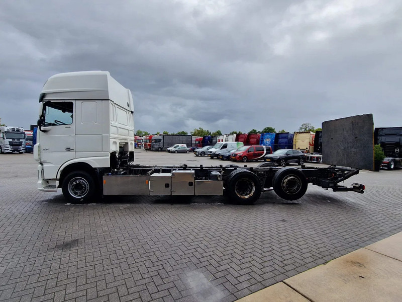 DAF XF 530 SuperSpaceCab 6x2*4 - Chassis 740 cm - Loadlift - Steering axle - Leather - - Châssis cabine: photos 4 DAF XF 530 SuperSpaceCab 6x2*4 - Chassis 740 cm - Loadlift - Steering axle - Leather - - Châssis cabine: photos 4