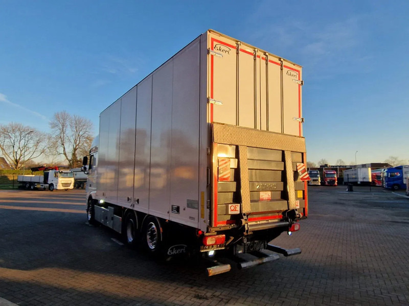 DAF XF 530 SuperSpaceCab 6x2*4 - Ekeri closed box - Loadlift -Steering axle - Full air - Camion fourgon: photos 5 DAF XF 530 SuperSpaceCab 6x2*4 - Ekeri closed box - Loadlift -Steering axle - Full air - Camion fourgon: photos 5