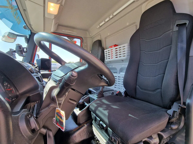 Camion fourgon Iveco Eurocargo 75-190 Isotherm box - Zepro loadlift - Low KM - Airco - Euro 6 - Camera: photos 10 Camion fourgon Iveco Eurocargo 75-190 Isotherm box - Zepro loadlift - Low KM - Airco - Euro 6 - Camera: photos 10