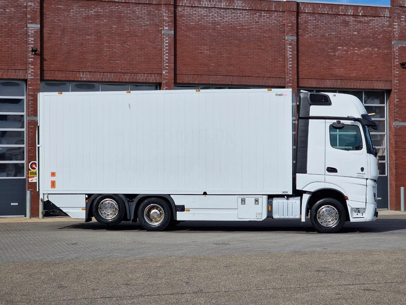 Camion fourgon Mercedes-Benz Actros 2545 6x2*4 - Box with sidedoors - Loadlift - Steering axle - Full air - Camera: photos 10 Camion fourgon Mercedes-Benz Actros 2545 6x2*4 - Box with sidedoors - Loadlift - Steering axle - Full air - Camera: photos 10