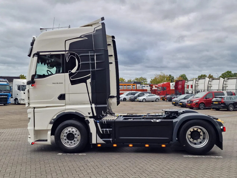 MAN TGX 18.540 GX - New - Retarder - Night clima - Alcoa - Show truck - Lightbar - - Tracteur routier: photos 4 MAN TGX 18.540 GX - New - Retarder - Night clima - Alcoa - Show truck - Lightbar - - Tracteur routier: photos 4
