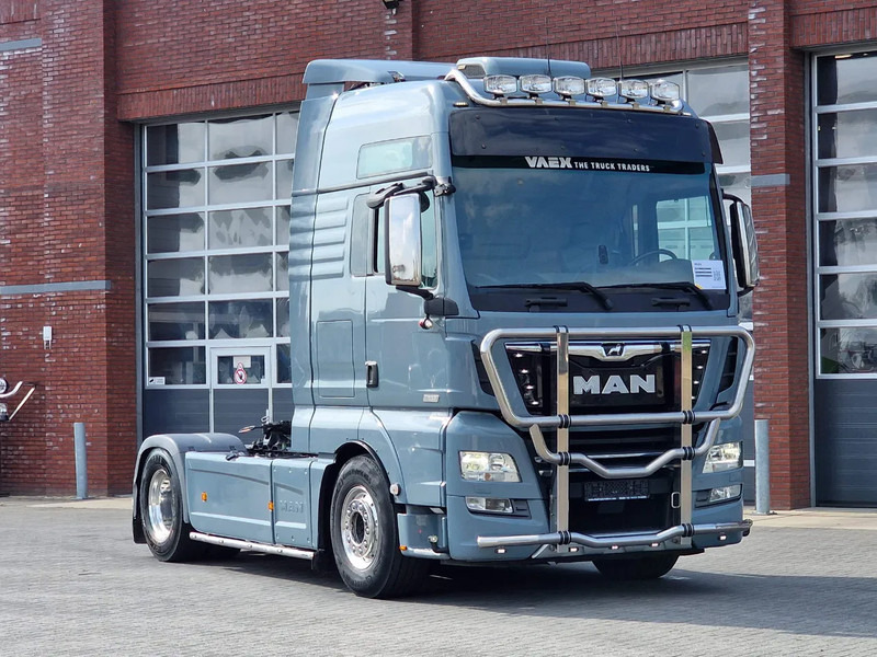 MAN TGX 18.580 4x2 XL - Retarder - PTO/Hydraulic - Night clima - Full spoiler - Alloy wheels - Tracteur routier: photos 1 MAN TGX 18.580 4x2 XL - Retarder - PTO/Hydraulic - Night clima - Full spoiler - Alloy wheels - Tracteur routier: photos 1
