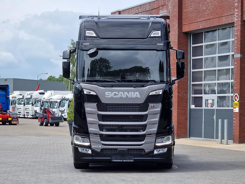 Scania 500S NGS Highline 4x2 - New - Full spec - Retarder - Night clima - Full air - Leather - Tracteur routier: photos 2 Scania 500S NGS Highline 4x2 - New - Full spec - Retarder - Night clima - Full air - Leather - Tracteur routier: photos 2