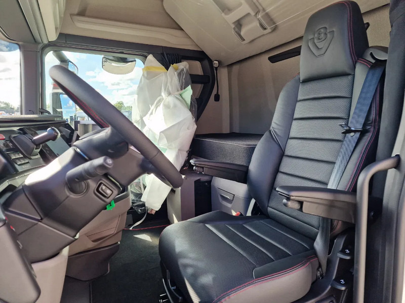 Tracteur routier neuf Scania 660S V8 NGS Highline 6x2/4 - New - Full spec - Retarder - Night clima - Led - Leather - Navi: photos 10